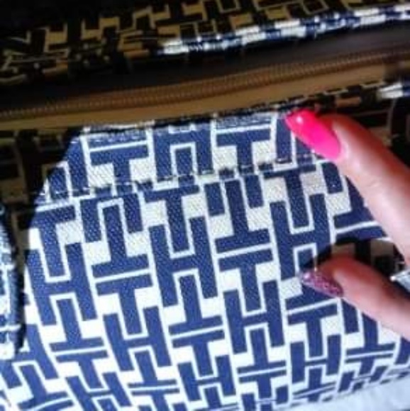 Tommy Hilfiger  purse new without tags - Picture 8 of 8